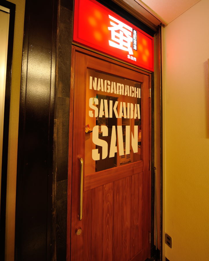店内のカウンター席